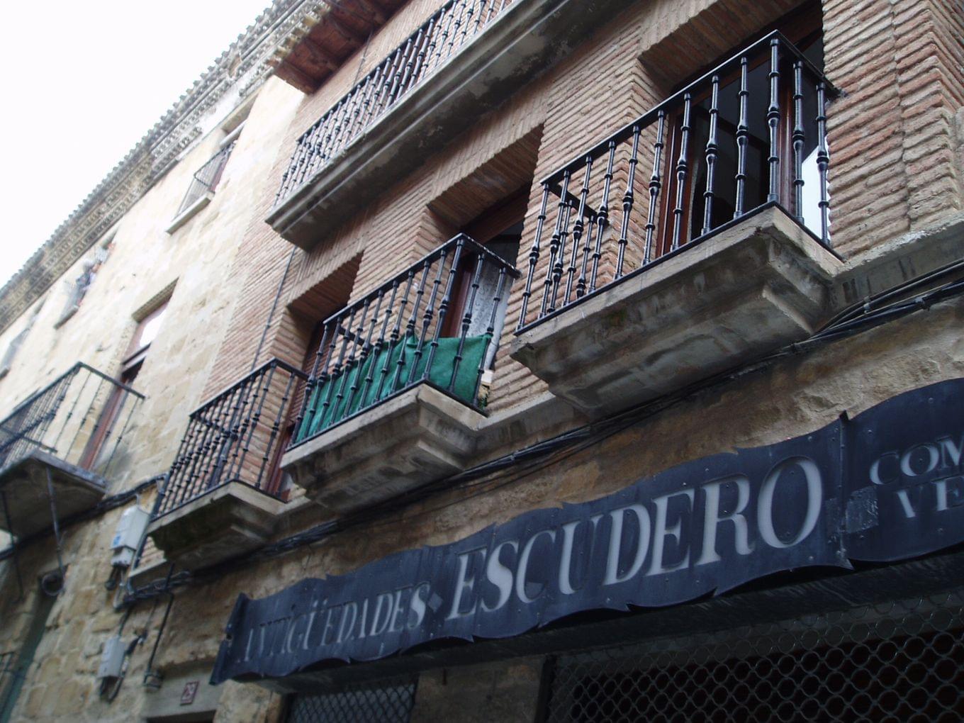 Olite. Fachada del Mesón Escudero